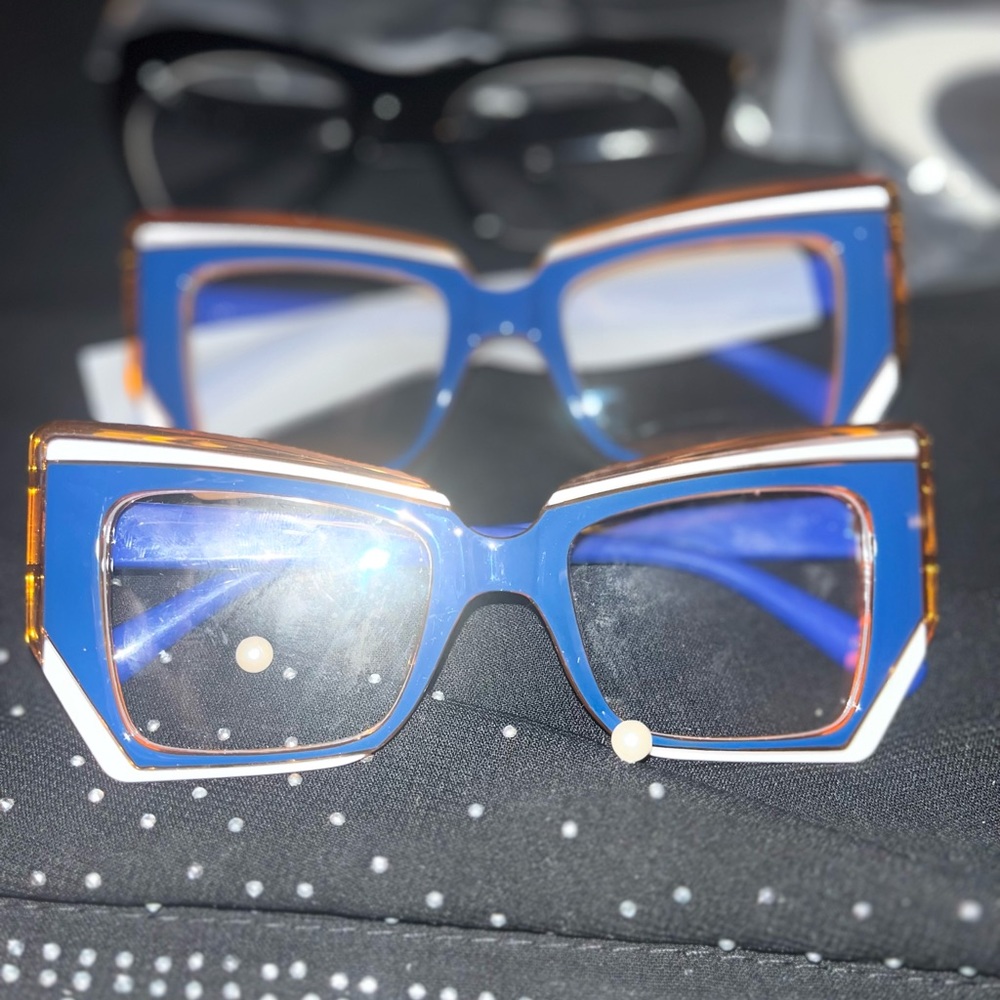 Glasses - Picture 3 of 6